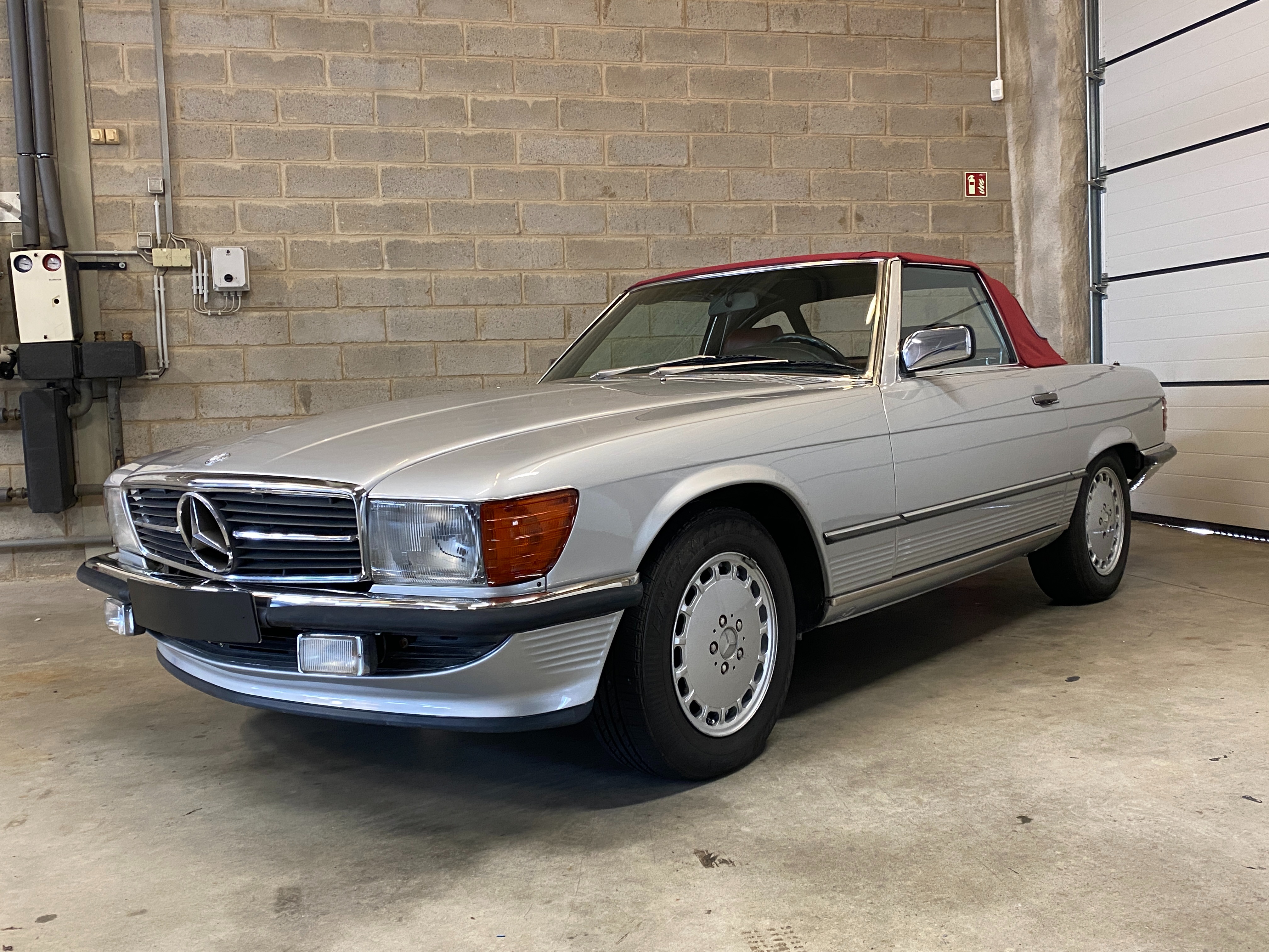 Mercedes-Benz SL560